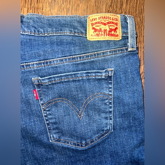 Levi’s Mid-Length Shorts Size 32 - Picture 4 of 6